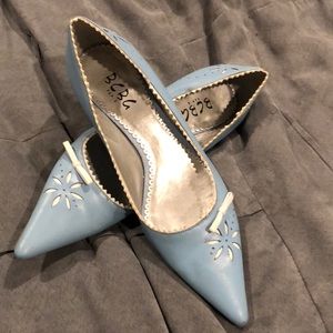 BCBG blue kitten heel size 6
